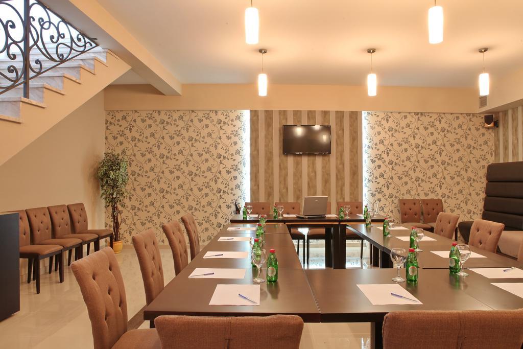 Garni Hotel Tema Nova Čačak Екстериор снимка