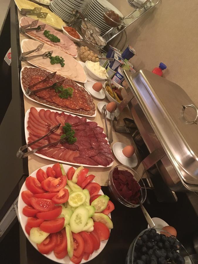 Garni Hotel Tema Nova Čačak Екстериор снимка